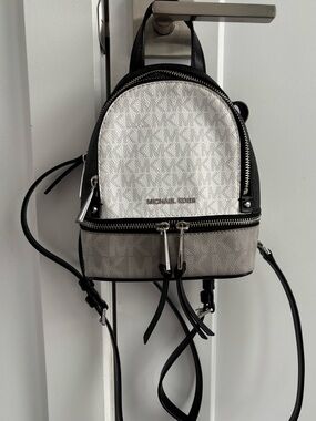 Mini sac à dos Michael Kors noir et blanc – excellent état